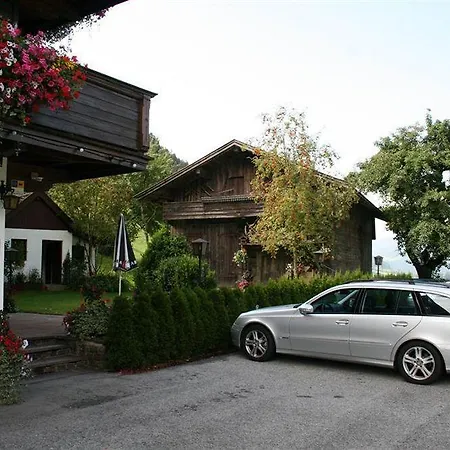 Denggenhof Bed & Breakfast 3*
