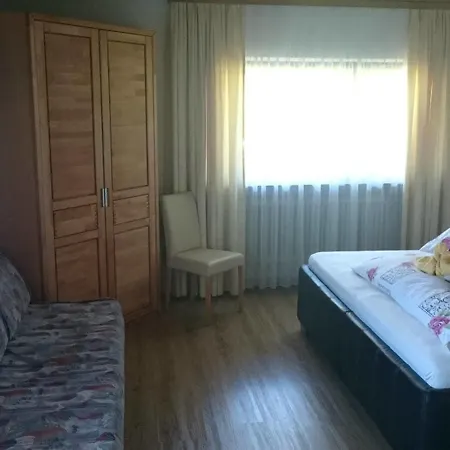 Denggenhof Bed & Breakfast 3*