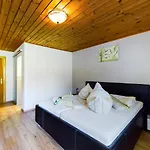 Denggenhof Bed and Breakfast 3*